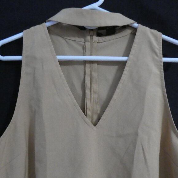 REVAMPED - Premium Collection | large | Sleeveless V-Neck Blouse | Choke Collar - Picture 4 of 13